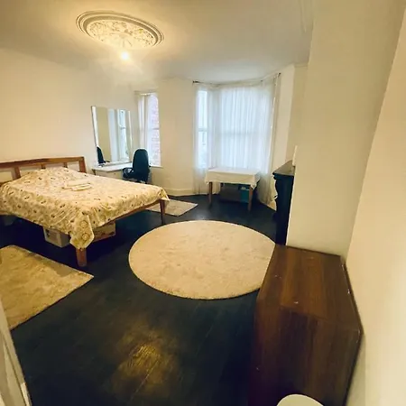 Mia Property - Two Mile Hill 3*